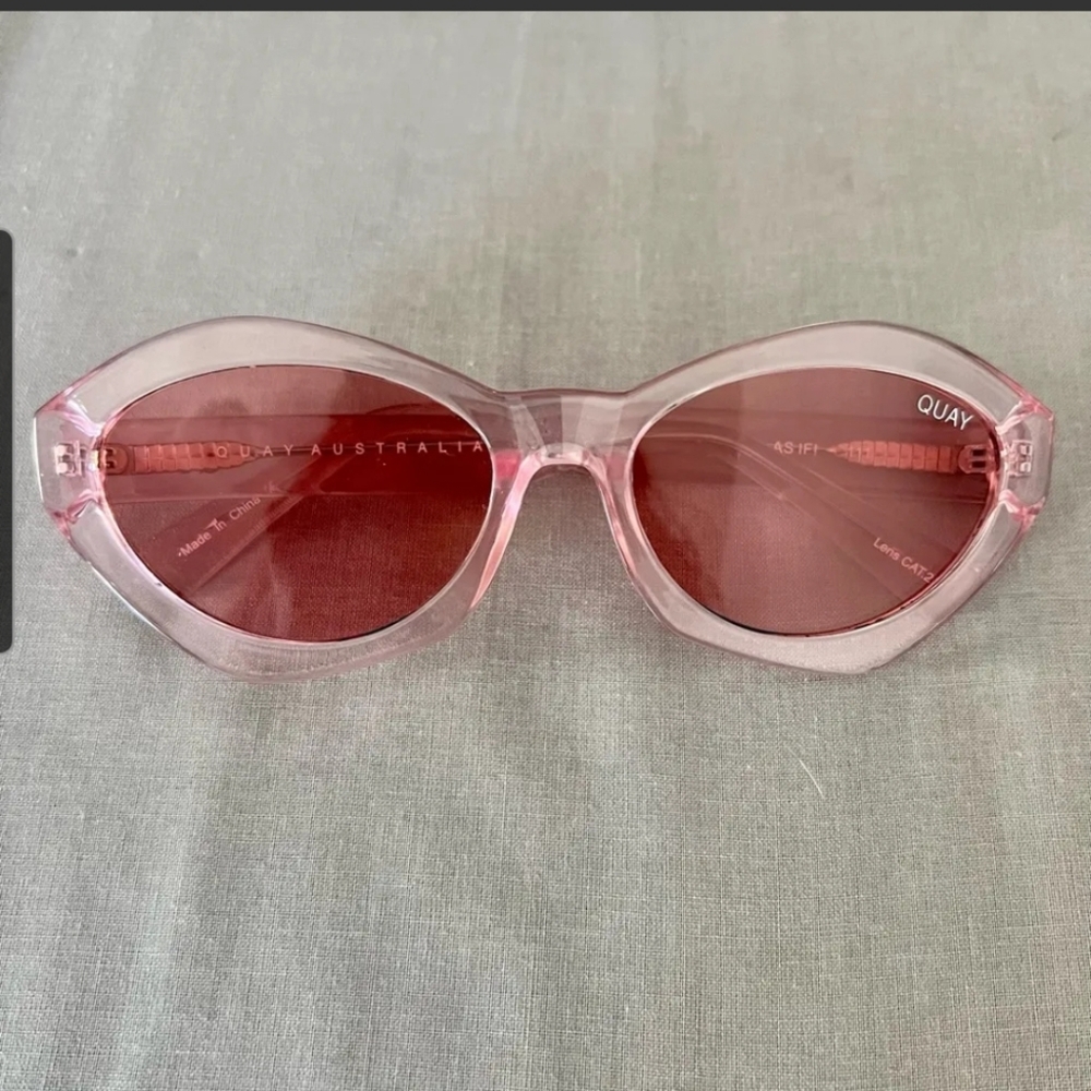 QUAY X Kylie Jenner Limited Edition Sunglasses in Pink Like New.